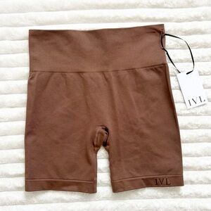 NWT IVL COLLECTIVE Seamless Biker Shorts Brown Medium/ Large